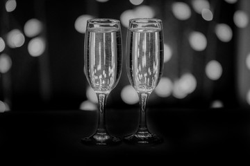 Two glasses of pink champagne for the couple.