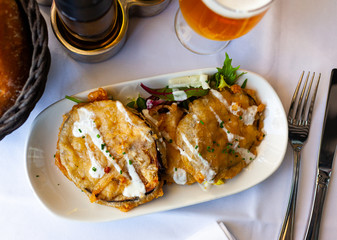 Aubergine fried in batter with yogurt sauce
