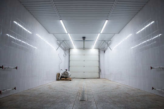 Garage. Empty Garage Room.