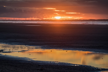 Obraz premium Abendsparziergang im Dezember am Strand