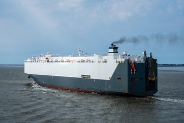 Obraz premium Car carrier departing from Bremerhaven