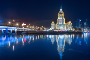 Obraz premium Moscow. Russia. Embankment of the Moscow River. The house is reflected in the water. Tour of the canals of Moscow. The architecture of the USSR. Rivers and canals of Russia. Architectural tourism.