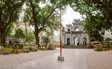 Fototapeta na wymiar Park inside the Kuan Thanh Temple.