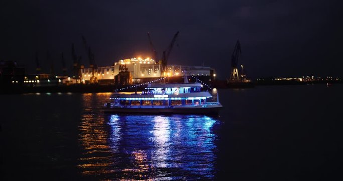Hamburg Hafen, Boot auf dem Wasser