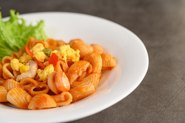 Stir fried macaroni with tomato sauce and pork