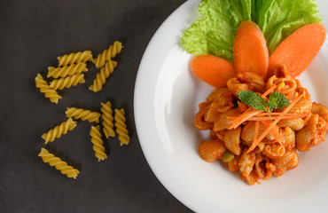 Stir fried macaroni with tomato sauce and pork