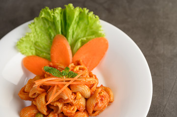 Stir fried macaroni with tomato sauce and pork