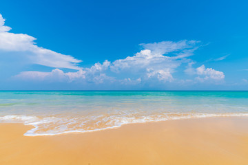 Fototapeta na wymiar Beautiful clear sea beach white sand against blue sky with cloud