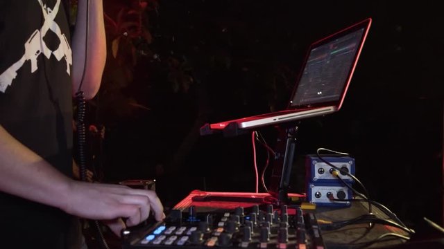 DJ mixing in slowmotion in front of crowd