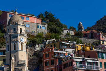 Fototapeta na wymiar Cinque Terre Nature Reserve and small towns with vibrant colorful houses in La Spezia, Italy