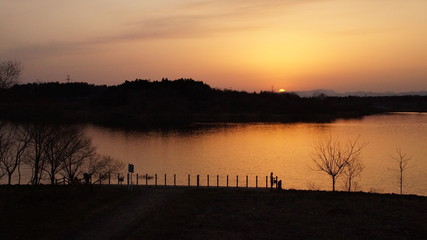 Watch the sunset on the lakeside