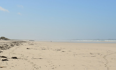 Fototapeta na wymiar En Bretagne le long des dunes de la baie d'Audierne une grande plage de sable fin parfois bordée de blockhaus et les vagues et la mer