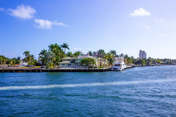 Obraz premium Luxury mansion in exclusive part of Fort Lauderdale