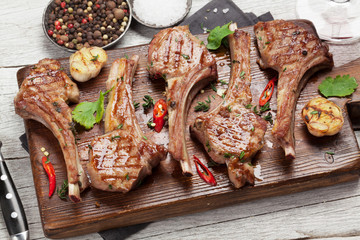 Grilled lamb ribs