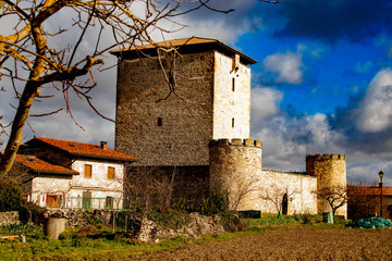 Castillo ubicado en el pueblo Mendoza de Araba Alava