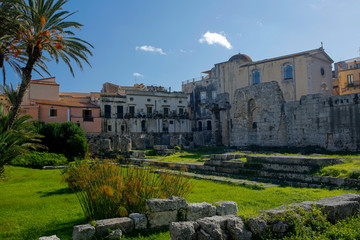 Fototapeta premium ruins of the Apollo temple in Syracuse, Sicily, Italy