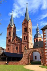 Fototapeta na wymiar Dom und Klosterkirche in Seligenstadt, Deutschland