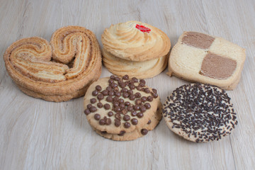  set of rich butter and chocolate cookies