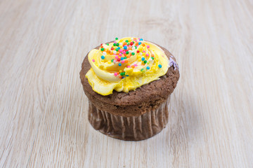  delicious cupcakes with many flavors and colors