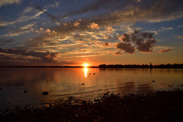 Naklejka premium Abendrot bei Sonnenuntergang am Chiemsee