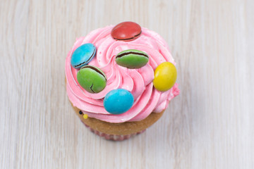  delicious cupcakes with many flavors and colors