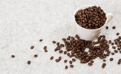 Fototapeta na wymiar Good coffee beans in a caffe mug
