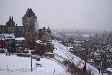 Obraz premium Chateau Frontenac and Quebec city under the white snow