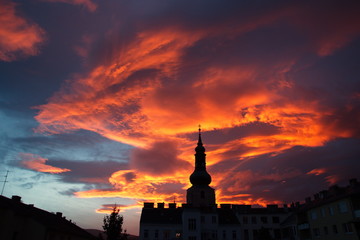 Naklejka premium Oranger Himmel über Baden, Niederösterreich