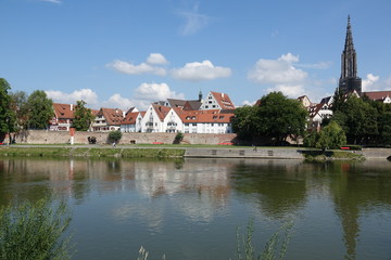 Fototapeta na wymiar Donau in Ulm mit Münster