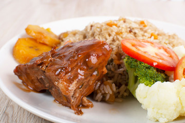  BBQ rib, space rice and fresh vegetables