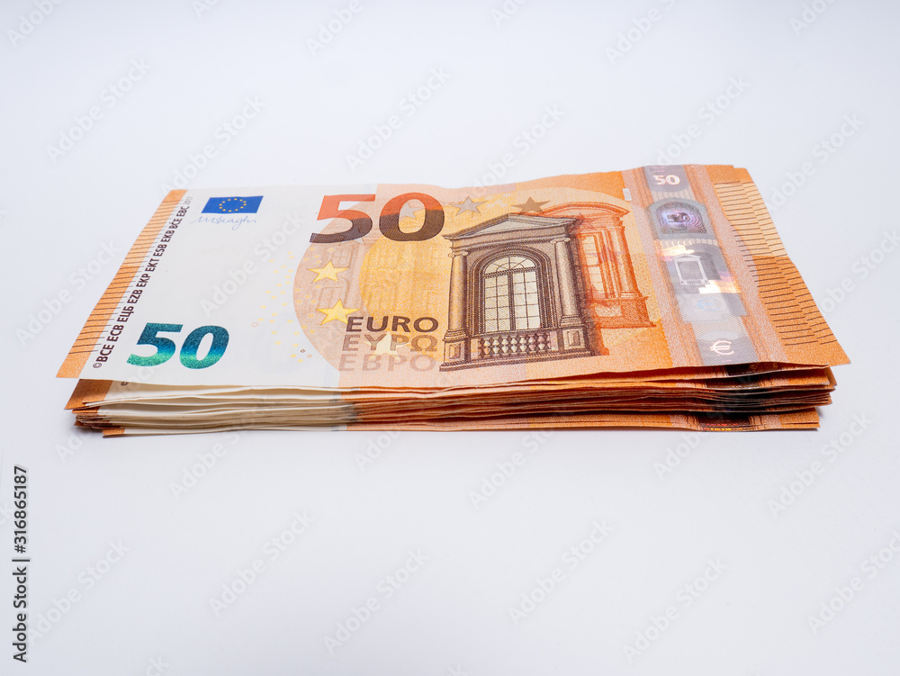 Une liasse de billets de cinquante euros