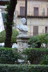 Obraz premium statue in the town square of Monreale, Sicily