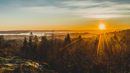 Zachód słońca nad Oslo stolicą Norwegii widok na Oslofjord © Dreamnordno