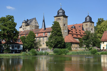 Fototapeta na wymiar castle with lake in Thurnau, Germany