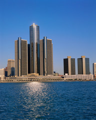 Fototapeta na wymiar Skyscrapers by the water in Detroit