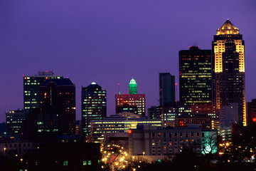 Fototapeta na wymiar Des Moines skyline at night