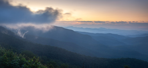 Fototapeta premium Panoramic photo at dawn in the Great Smoky Mountains in North Carolina