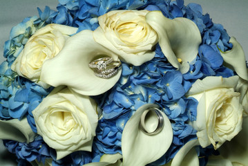 BRIDAL RINGS/FLOWERS/CAKE/HANDS