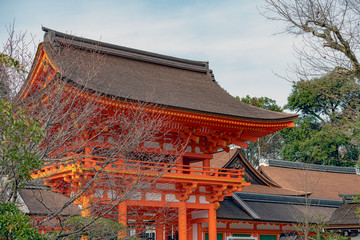 Fototapeta na wymiar 京都 上賀茂神社 楼門