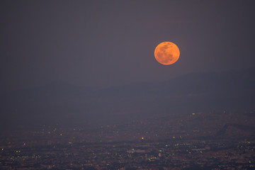 Esfera lunar en rojo