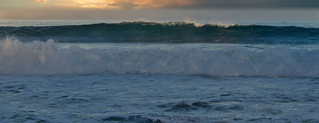 2020-01-20 SEVERAL WAVES REACHING THE BEACH IN LA JOLLA CALIFORNIA