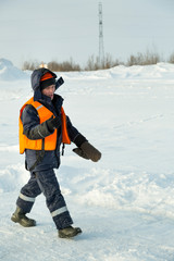 Fototapeta na wymiar Slinger in an orange vest walks on the installation site