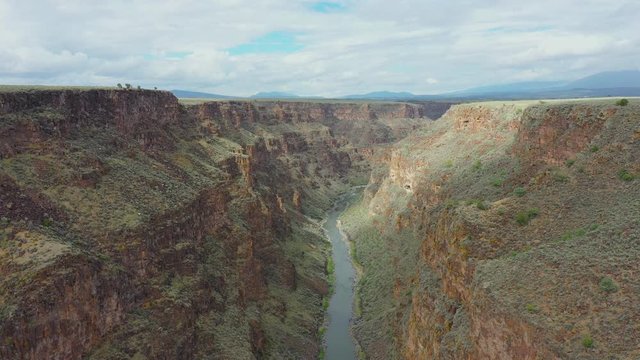 Dramatic 800-foot Descent into Rio Grande Gorge drone flight