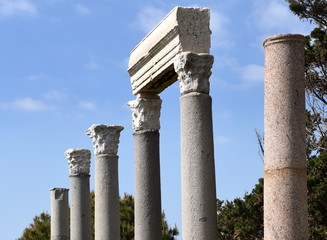 Reihe mit römischen Kolonnaden in Byblos