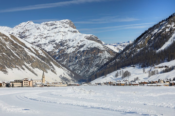 Fototapeta na wymiar The ski resort of Livigno, Italy