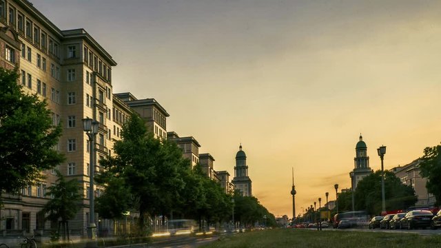 Berlin Fernsehturm Timelapse Day to Night Tag zu Nacht Frankfurter Allee, 4k