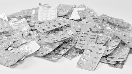 Viele benutzte Blisterverpackungen als Plastikmüll