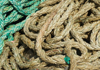 Dicke Taue auf einem Haufen