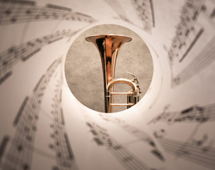 Eine Trompete, eine Aufnahme durch die Notenblätter
