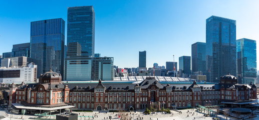 Obraz premium (東京都ｰ風景パノラマ)東京駅と駅前広場の風景３